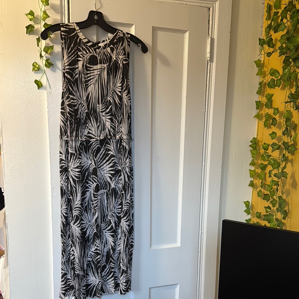 Hugo Boss Black and White Leaf Print Dress